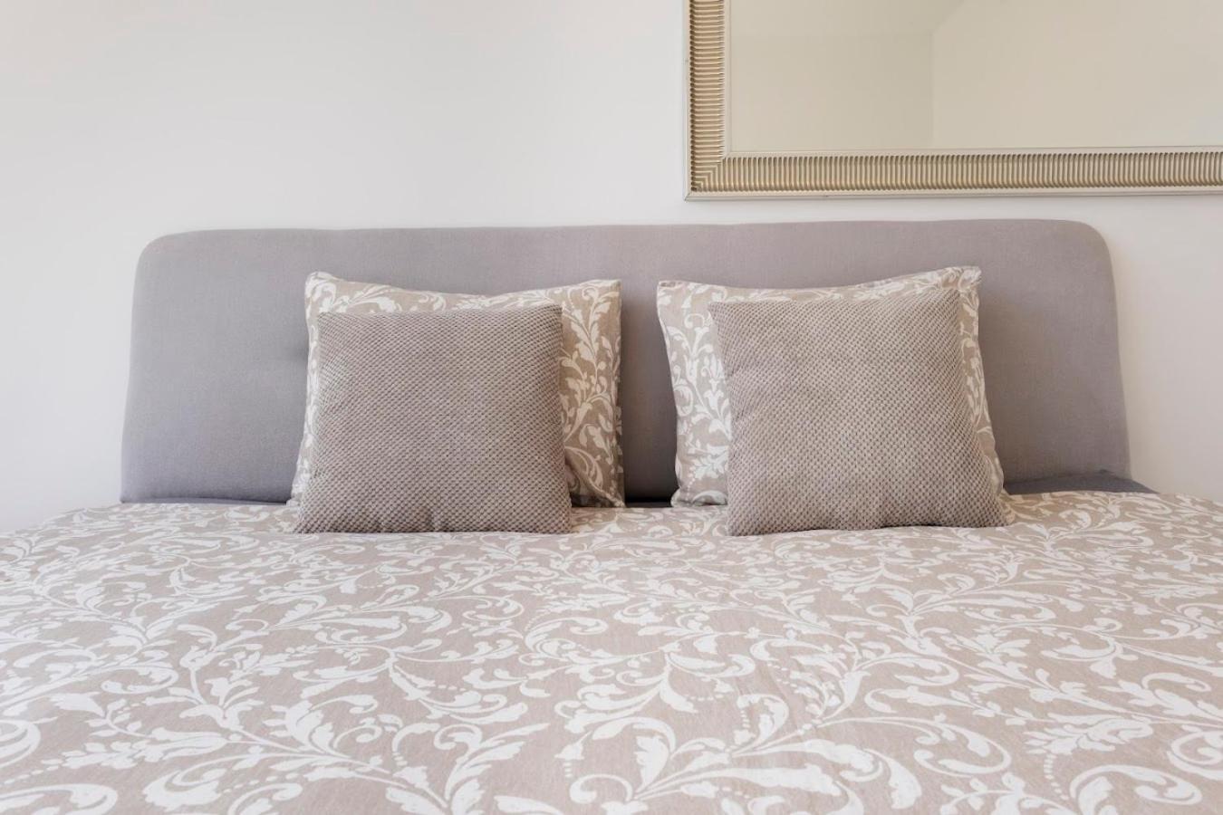 Queen Flat In Old Town With Castle View Appartamento Bratislava