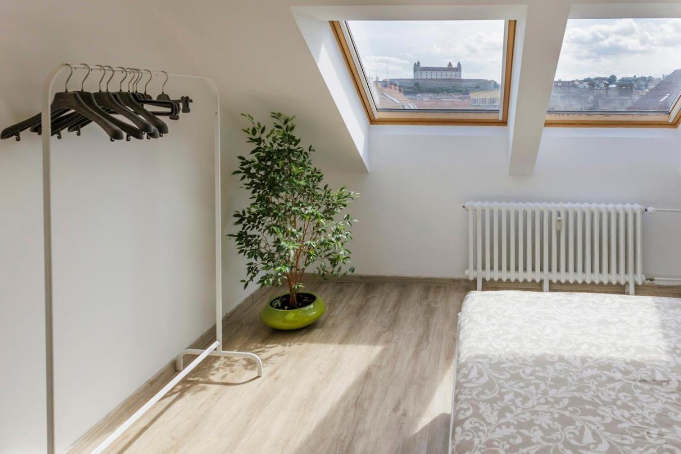 Queen Flat In Old Town With Castle View Appartamento