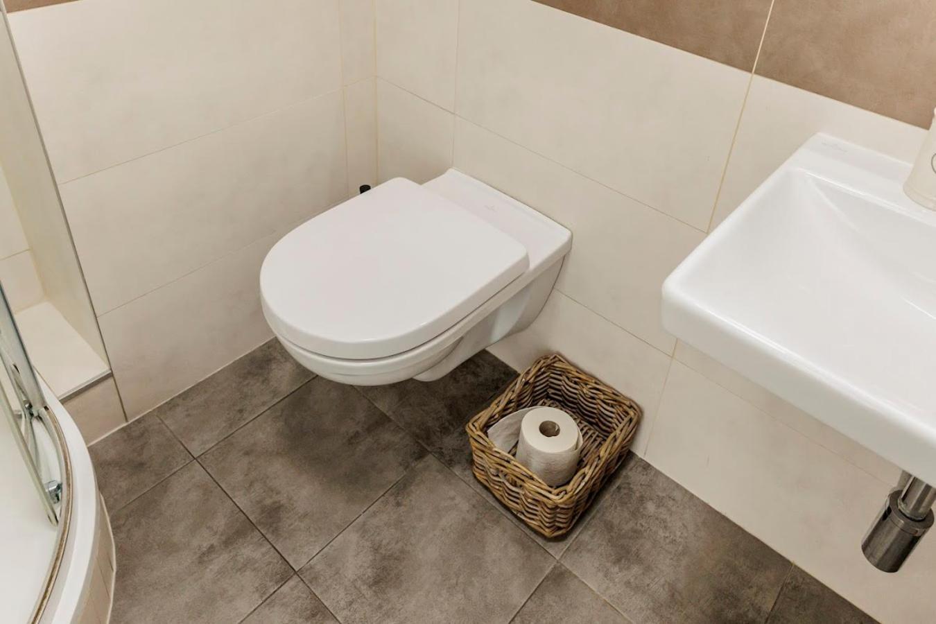 Queen Flat In Old Town With Castle View Appartamento